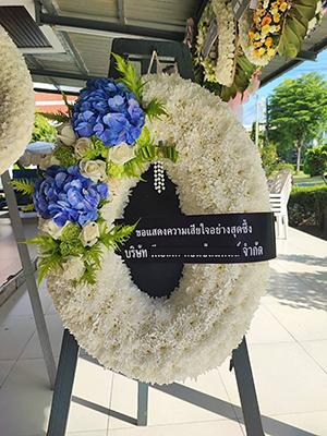 ถ่ายที่ศาลาวัดพระศรีฯ เป็นแบบดอกไม้สด ธารา 9405