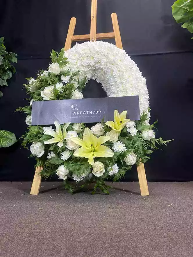 ธารา 9121 ภาพถ่ายมุมล่างเน้นดอกไม้