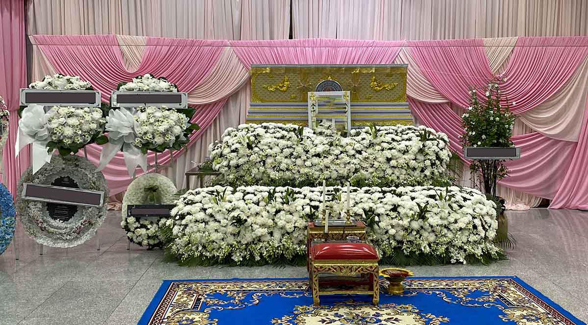 พิธีสวดจัดดอกไม้งานศพ ในศาลาวัดศรีเอี่ยม