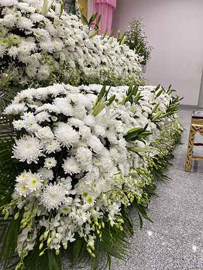 ภาพดอกไม้งานศพที่วัด