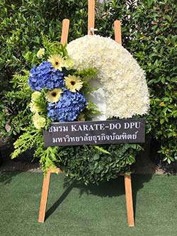 รูปถ่ายพวงหรีดก่อนส่งที่วัด