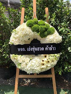 รูปถ่ายพวงหรีดก่อนส่งที่วัด