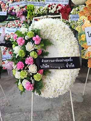 ภาพตัวอย่างส่งวัดเทพศิรินทร์ วรีดอกไม้สดวางบนแสตนด์