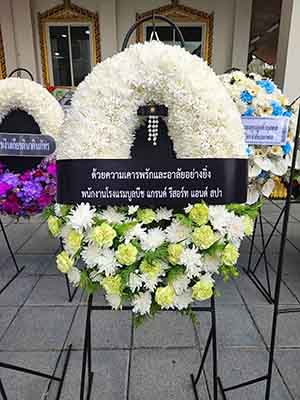 พวงหรีดส่งวัดพระศรีมหาธาตุดอกไม้สดโทนสีเขียว