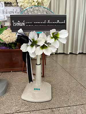 ภาพรีวิวพวงหรีดพัดลม16นิ้วดอกไม้ประดิษฐ์