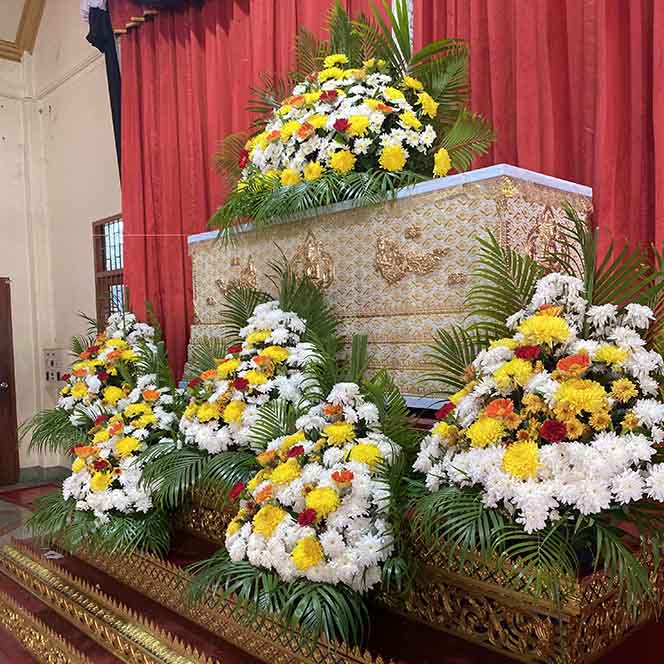 แบบ7 จำนวน 5 กอ ดอกไม้งานศพหน้าโลง