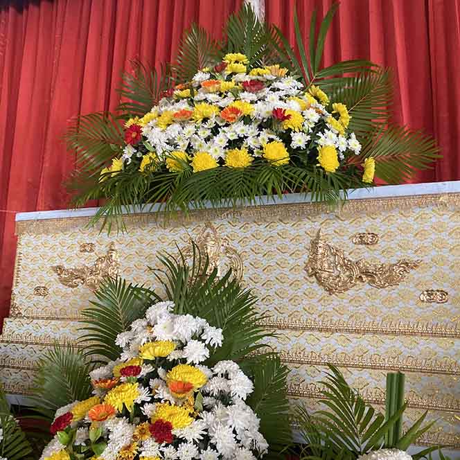 แบบ7 จำนวน 5 กอ ดอกไม้งานศพหน้าโลง