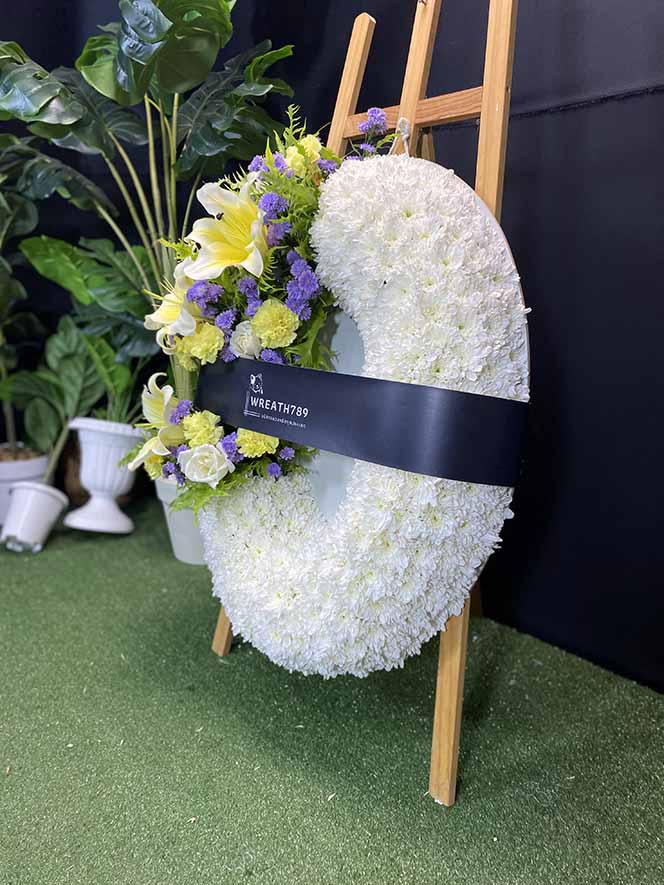 พวงหรีดดอกไม้สดหรูหรา ธารา 9246