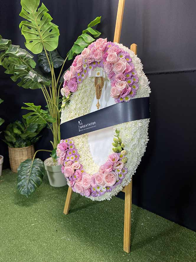 พวงหรีดดอกไม้สดหรูหรา ราคา 2000-2800บาท ธารา 9256