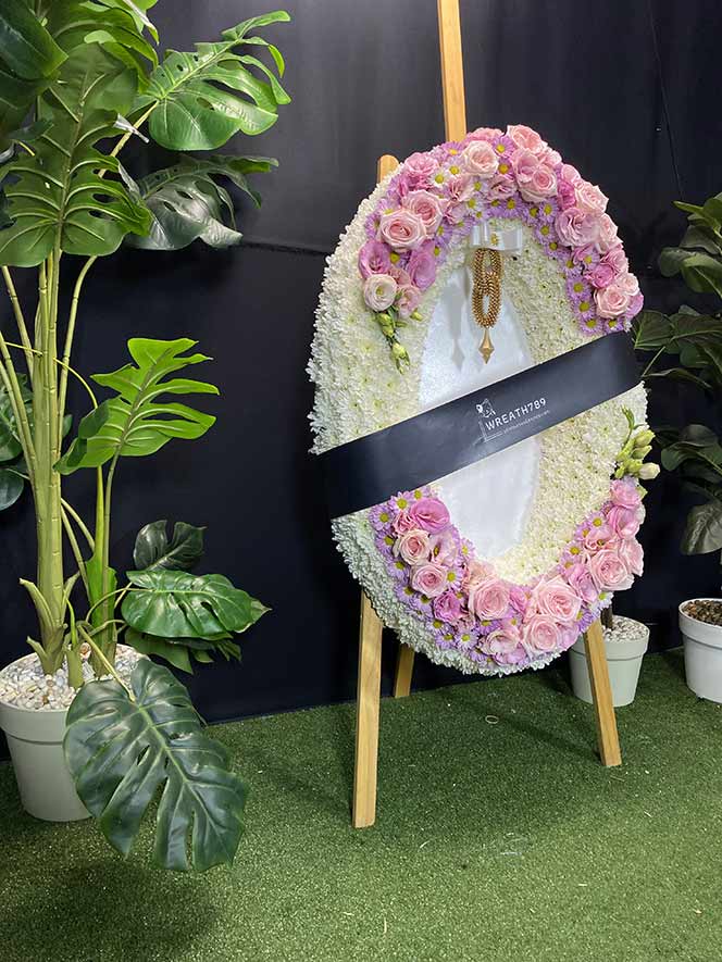 พวงหรีดดอกไม้สดหรูหรา ราคา 2000-2800บาท ธารา 9256