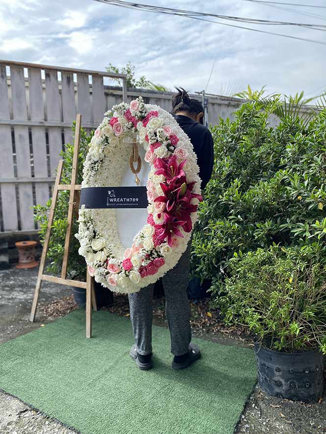 พวงหรีดดอกไม้สดราคา 2500 ธารา 9257 ส่งฟรี