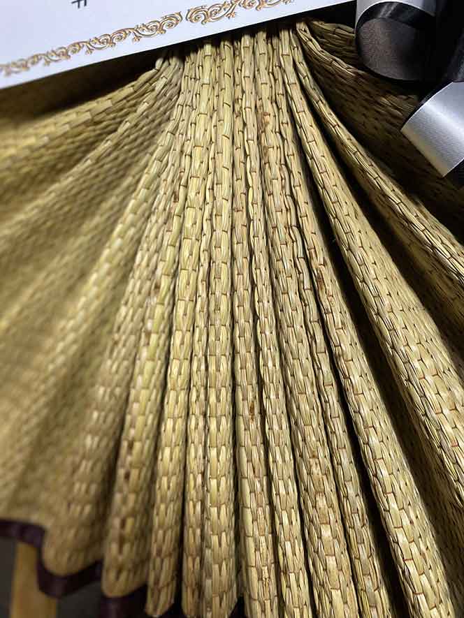 เสื่อบุญ 824 ภาพขยายให้เห็นเสื่อถักละเอียด จับจีบสวย