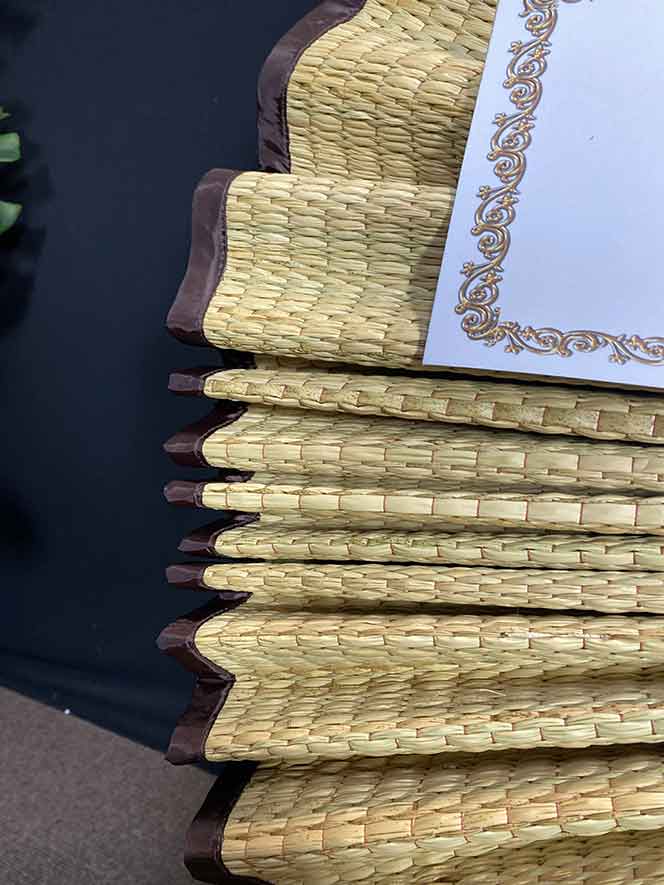 เสื่อบุญ 825 ภาพให้เห็นจับจีบสวย เมื่อทอดี