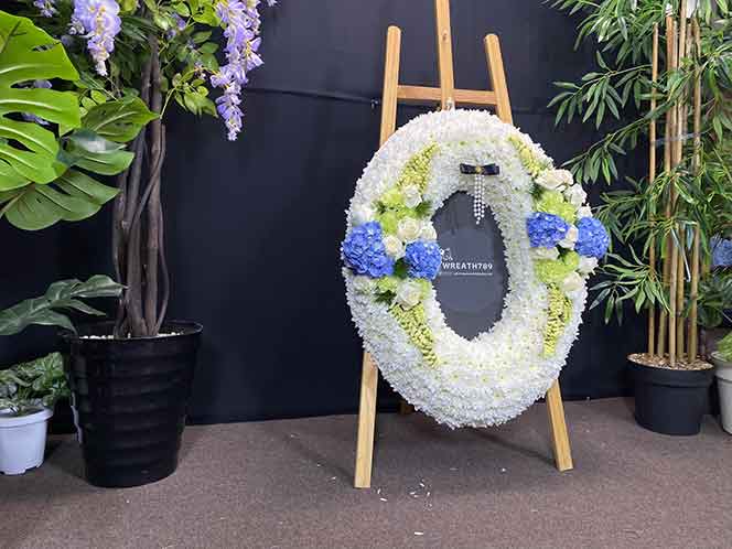 ธารา 9231 พวงหรีดดอกไม้สด Wreath789