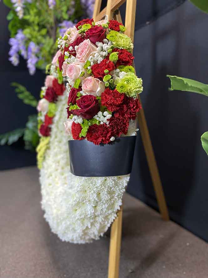 ธารา 9410 พวงหรีดดอกไม้สด