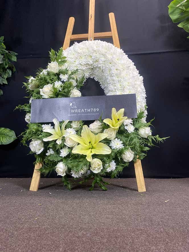 ธารา 9121 ภาพถ่ายมุมล่างเน้นดอกไม้