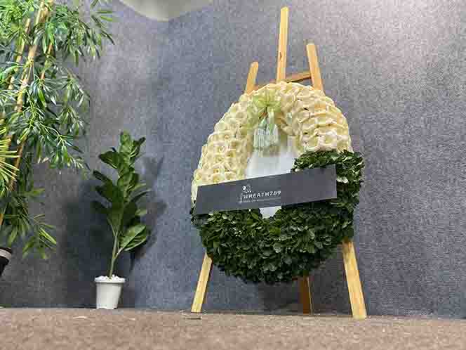 สายหมอก 9706 พวงหรีดดอกไม้จันทน์ ด้านล่างดอกไม้สด ภาพที่3