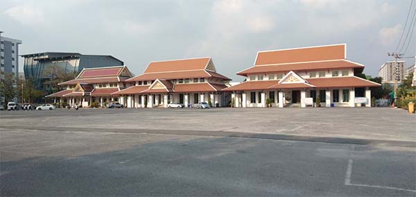 ลานจอดรถวัดพระศรีฯ บางเขน
