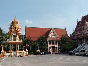 บริเวณทำบุณวัดบางเพ็งใต้