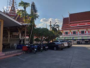 บริเวณทำบุณวัดลาดบัวขาว
