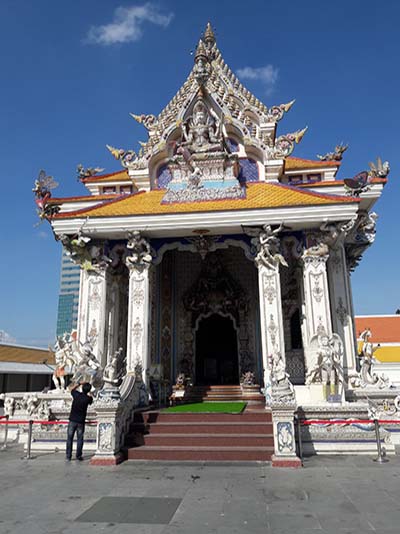 วัดปริวาส พวงหรีดจัดส่งฟรี