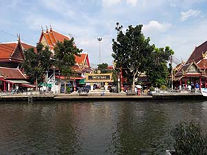 บริเวณทำบุณวัดศาลาแดง