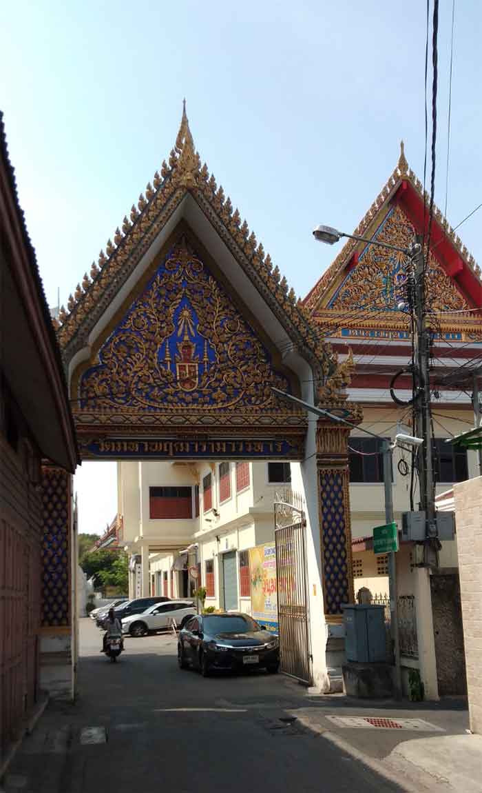 บริเวณภายในวัดมหาพฤฒารามวรวิหาร